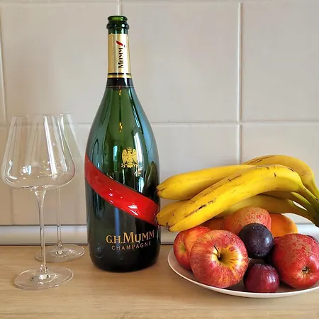 Urbain - Dionysos - Parking 아파트