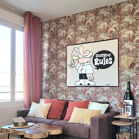 Urbain - Dionysos - Parking Apartment Épernay